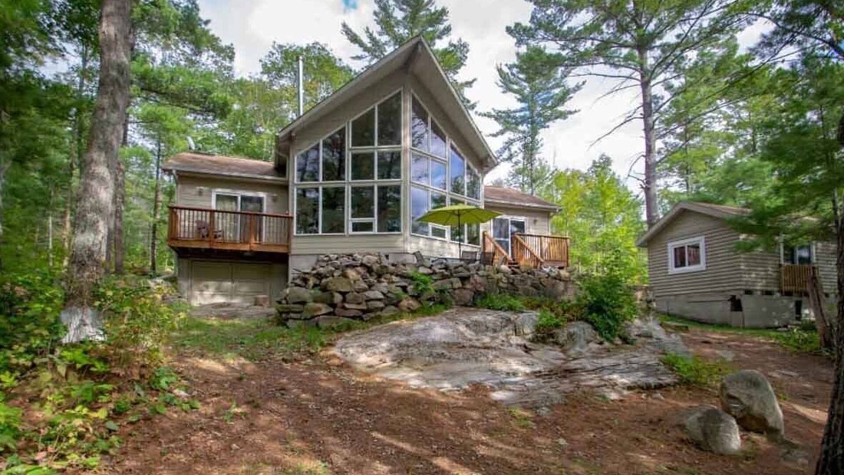 Georgian Bay Cottage | Six-mile Cottage - Three Bedroom Cottage, Sleeps 8