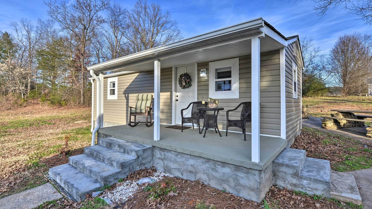 Hudson Apartment | Six Waterpots Cottage II in Blue Ridge Mountains