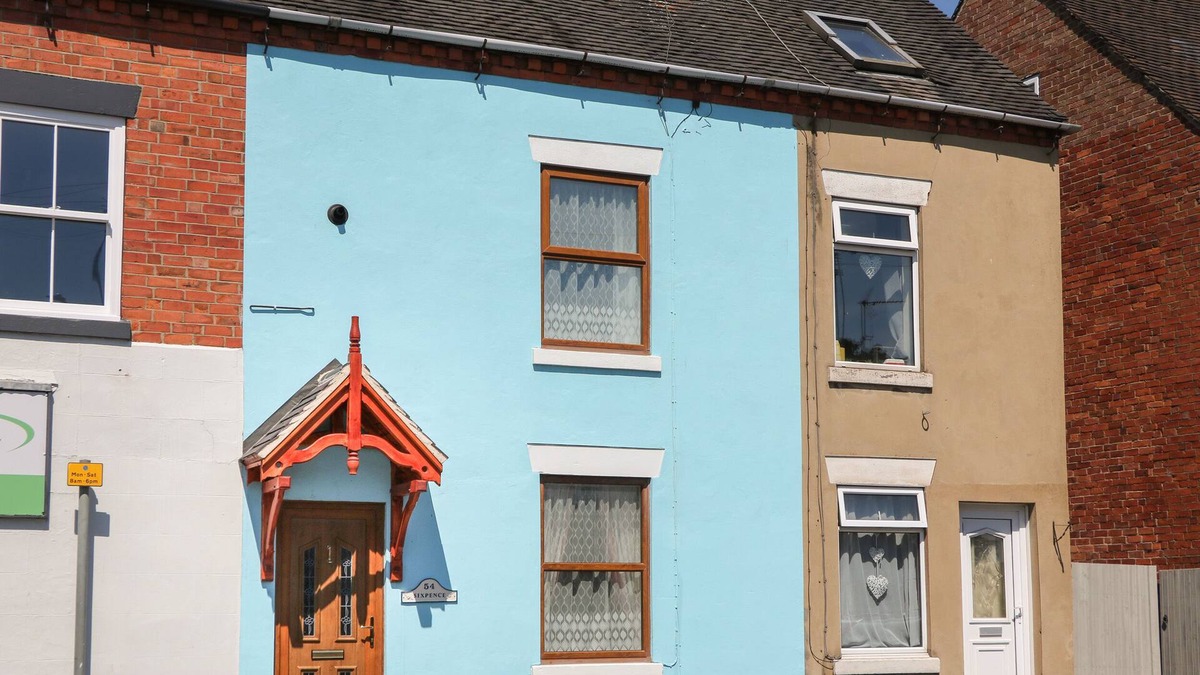 Uttoxeter House | SIXPENCE, pet friendly, character holiday cottage in Uttoxeter