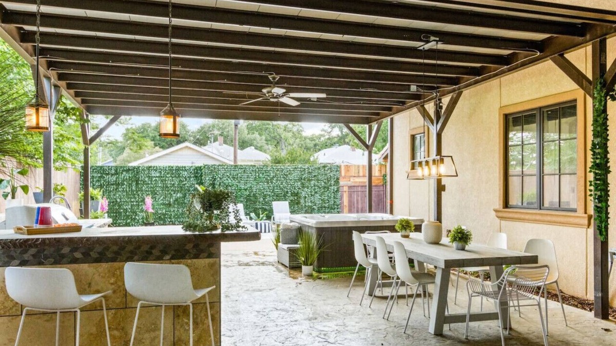 Fort Worth House | Sizzle & Soak: HotTub w/Outdoor Kitchen + Grill