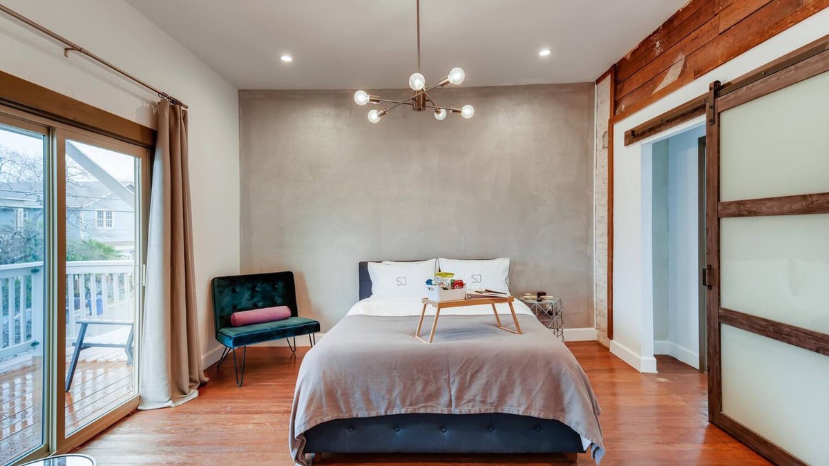 Near East Side Bed & Breakfast | SJ4 Exclusive Private Historic Contemporary suites