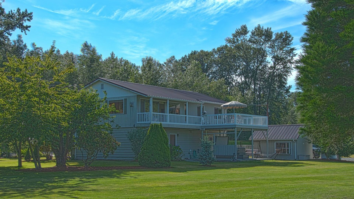 Mount Vernon House | Skagit Valley Guest House bottom floor with stunning views of Mount Baker.