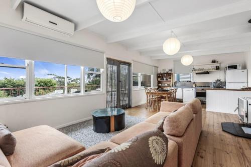 Skenes Creek House | Skenes Creek Beach Retreat Free Wi-Fi Ocean views.