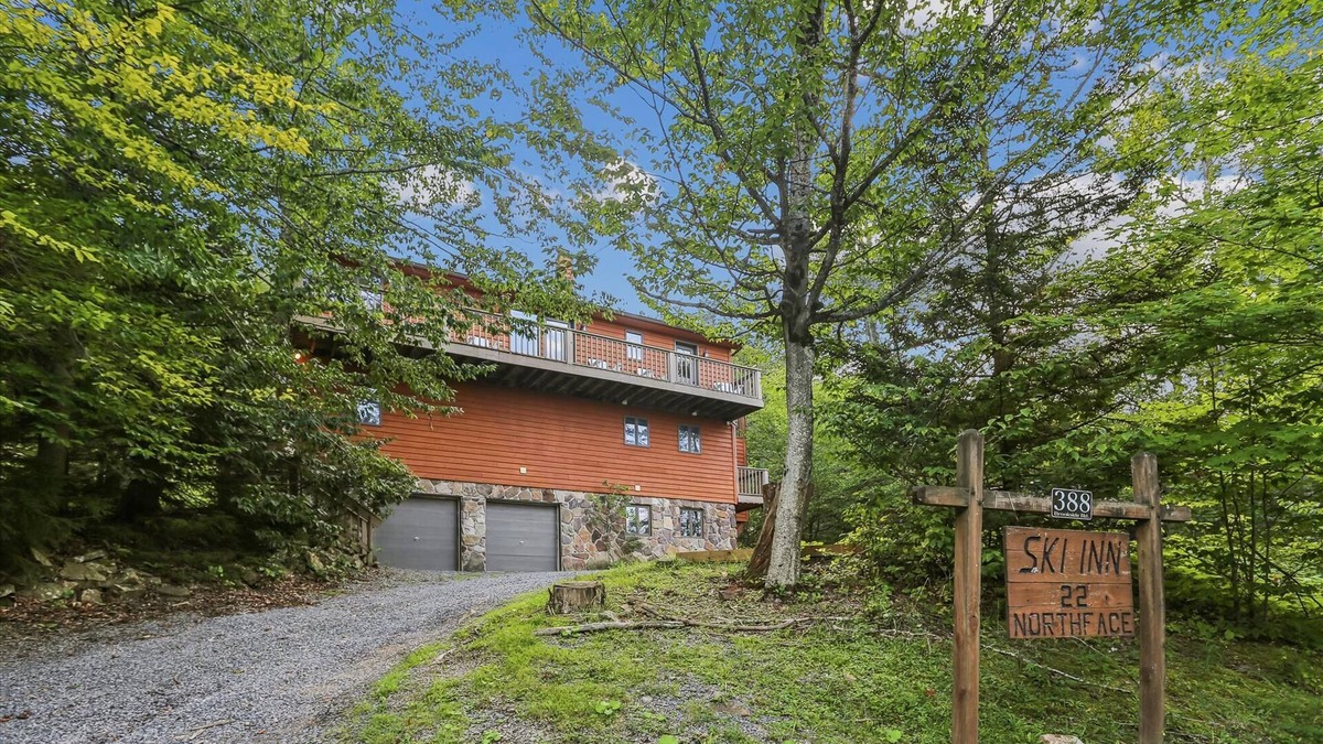 Northface House | Ski easiest access to Salamander Trail!
