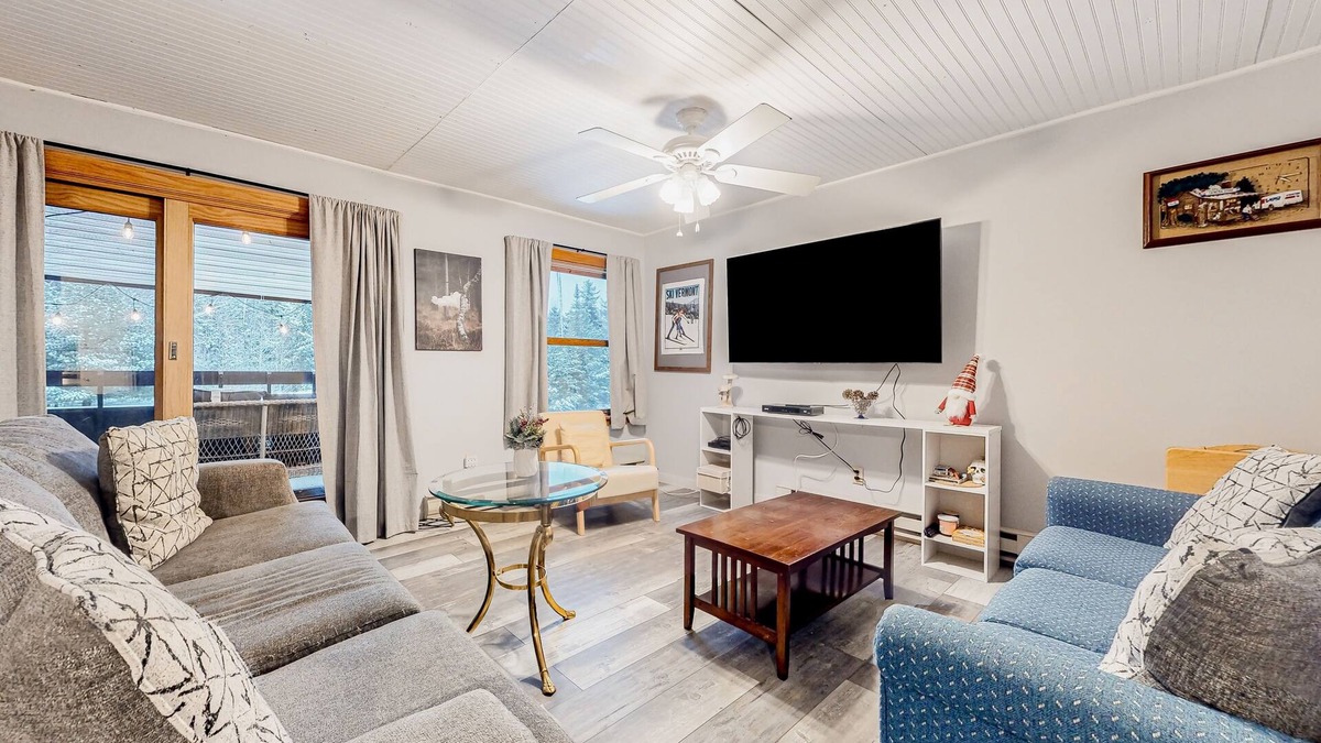 Mendon Condo | Ski getaway with pool, sauna, covered balcony, W/D access, & internet