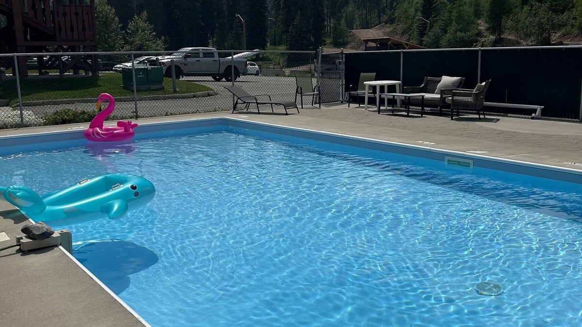 East Kootenay Apartment | Ski, golf, hike and bike within walking distance!