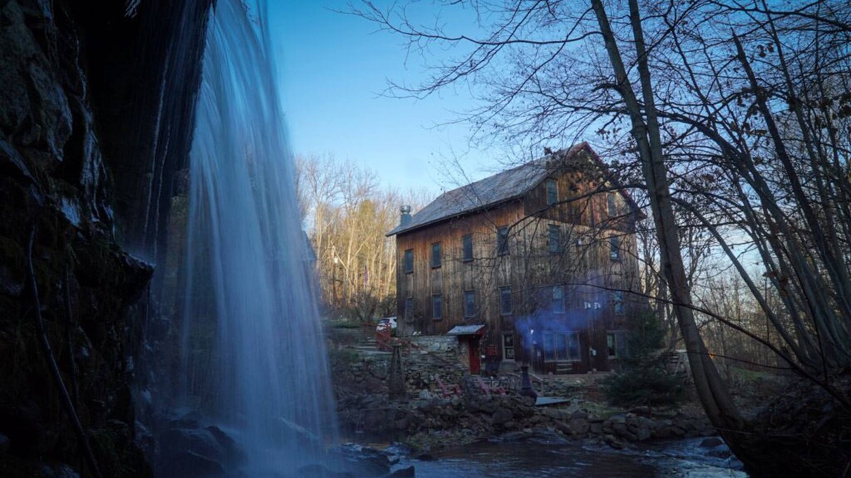 Glenwood House | Ski, hike or just relax. Historic grist mill sleeps 12. Stay in history!