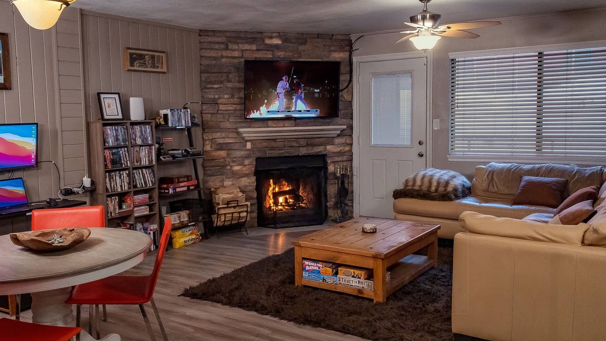 Brian Head Condo | Ski In/Out - 1st floor - clean & cozy "Cinema Condo"