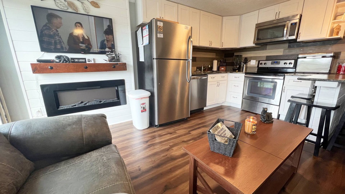 Snowshoe Condo | Ski In/Out - 2 Queen Bedrooms + 2 Bunk Beds - Perfect for families with kids