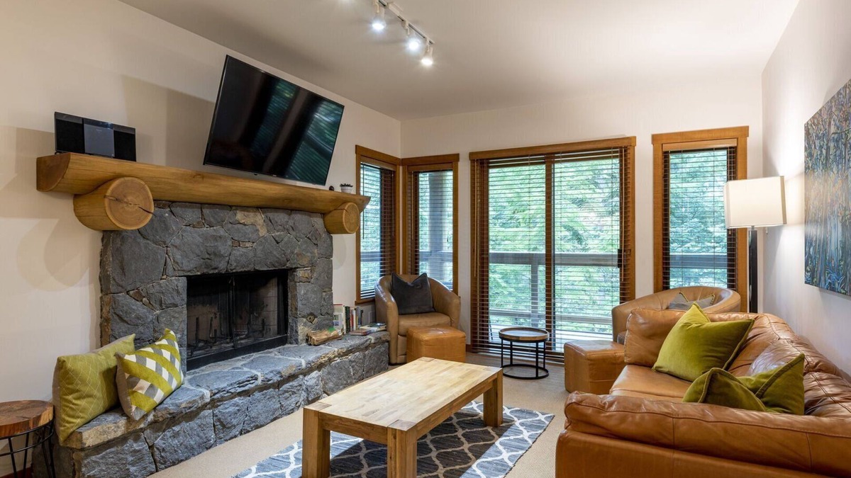Whistler House | Ski in/out | BBQ | Complex pool & Hot tub | Garage