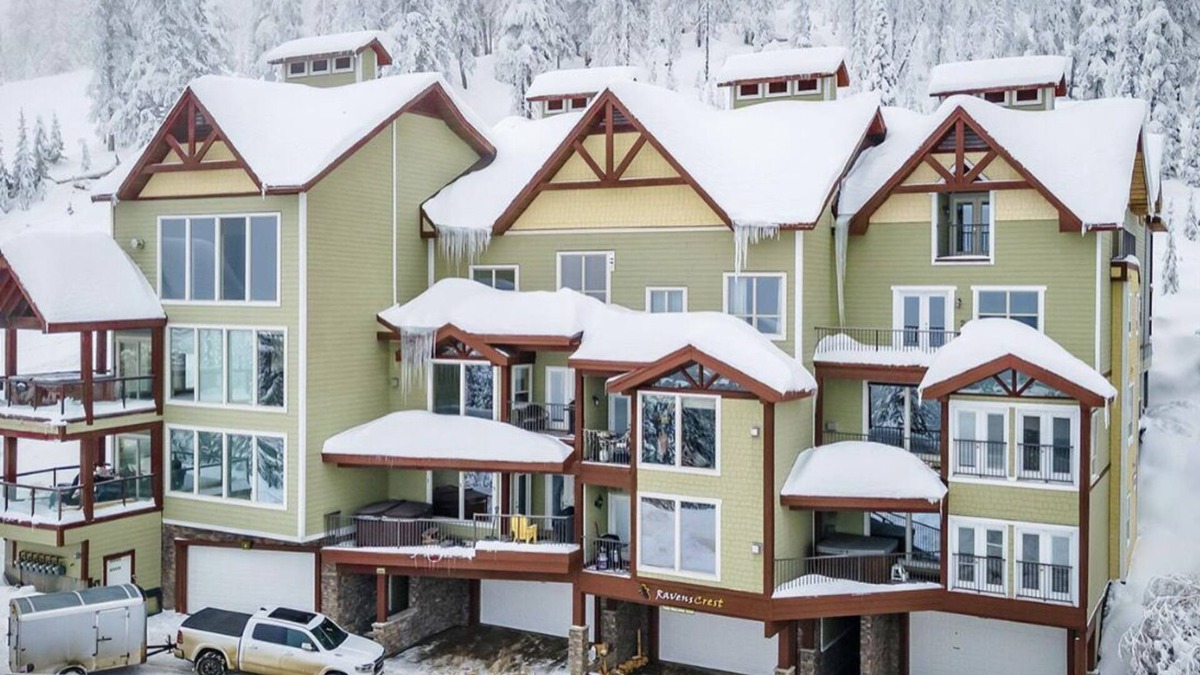 Big White Ski Resort Cabin | Ski in/out (Perfection run) sleeps 12, hot tub, walk to Village, 2 car garage