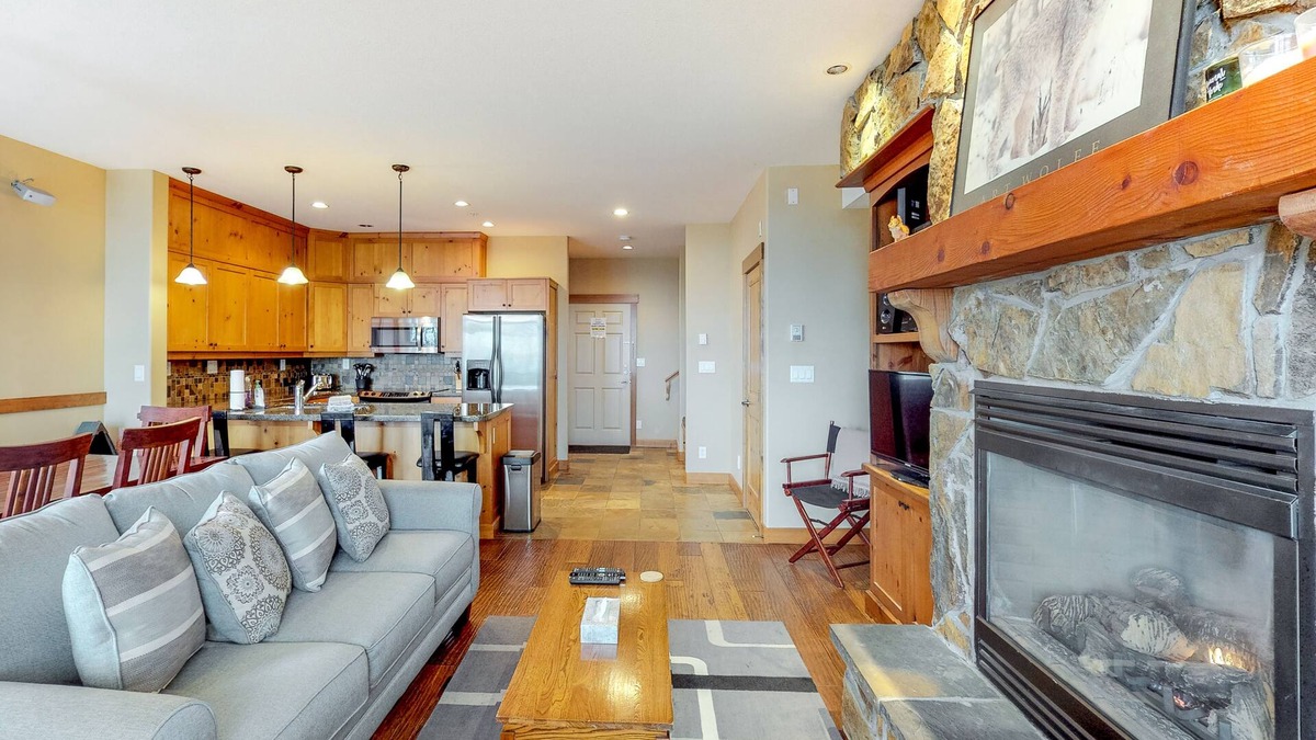 Big White Ski Resort Condo | Ski-in/out village center condo with private hot tub & mountain views