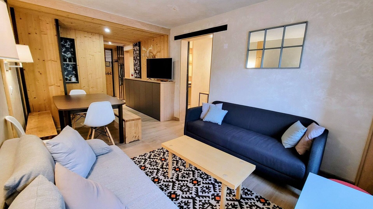 Arc-2000 Apartment | Ski-In/Ski-Out Renovated Apartment · South-Facing Balcony · Sleeps 8