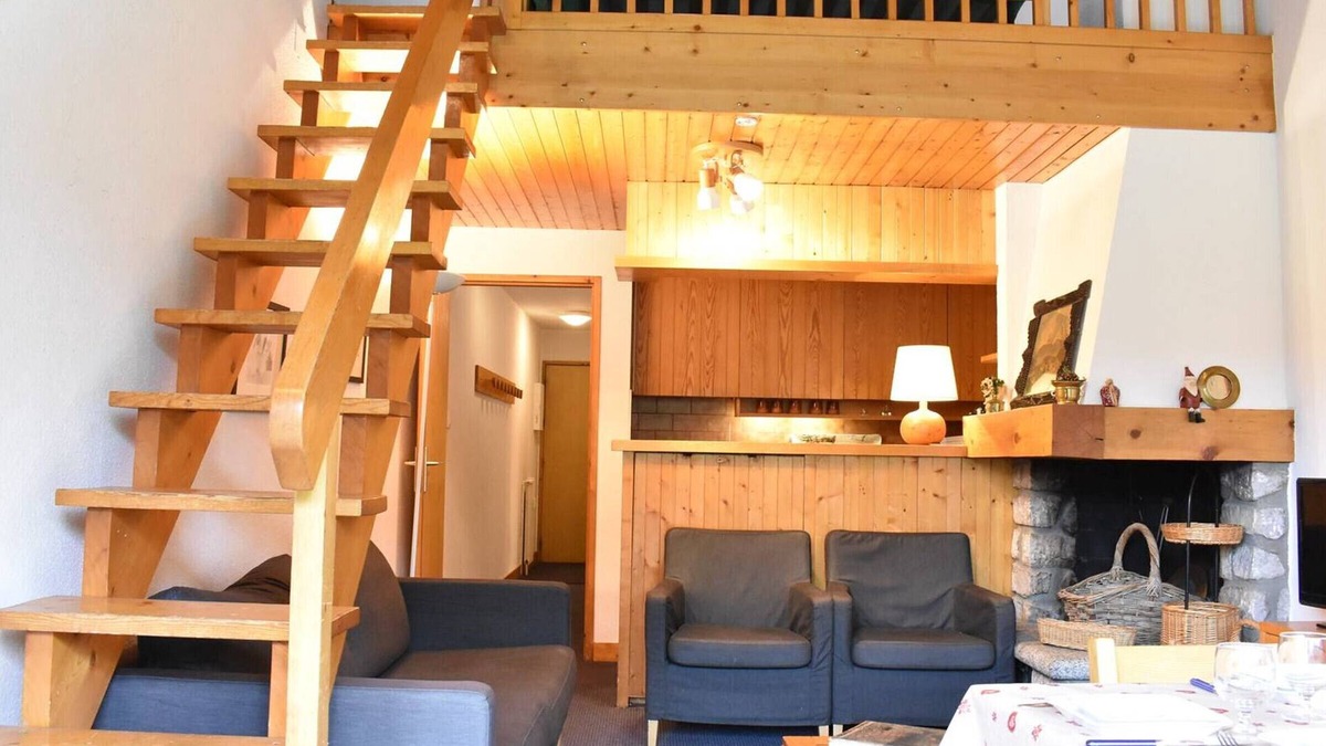 Meribel Apartment | Ski-In/Ski-Out 3BR Mezzanine Apartment for 7 People with Parking – Méribel