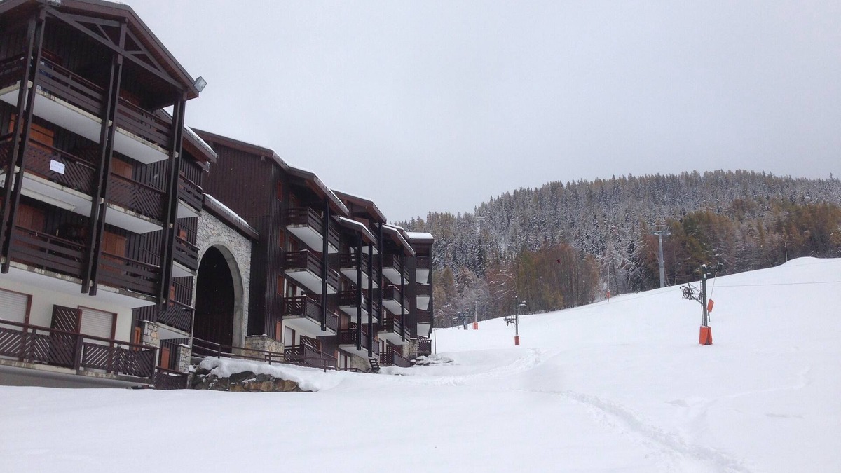 Montalbert Apartment | Ski-in ski-out apartment