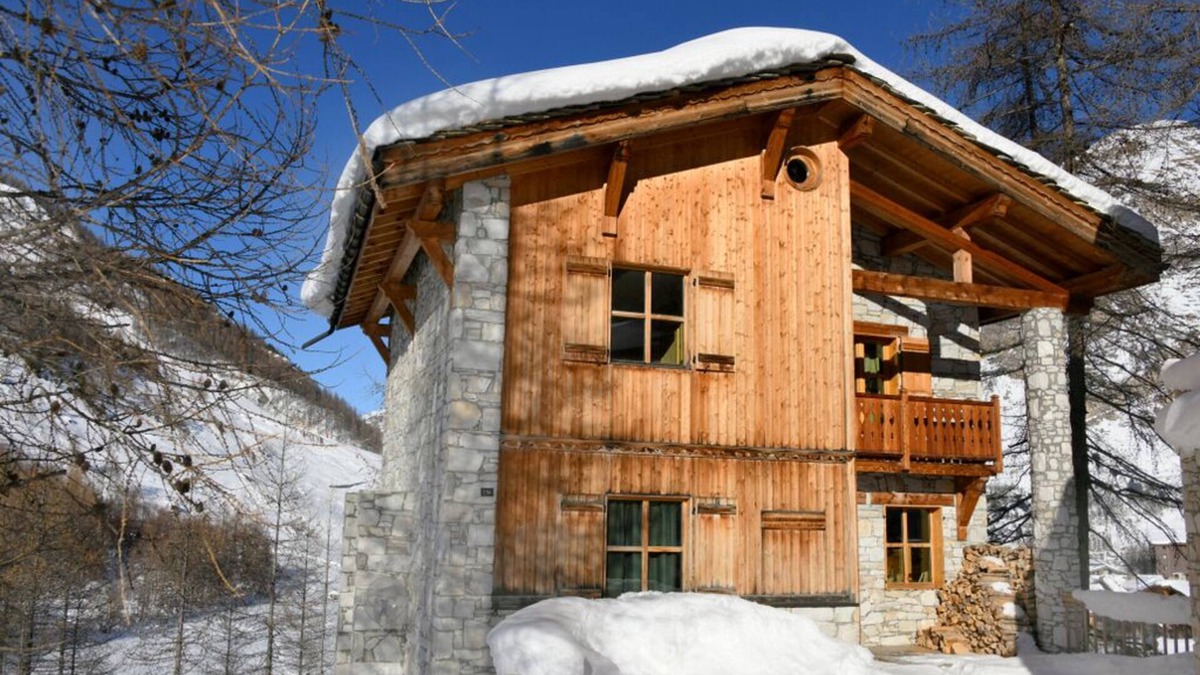 Val-d'Isere Ski Chalet | Ski-in/ski-out access, space, peace and comfort 14 berths
