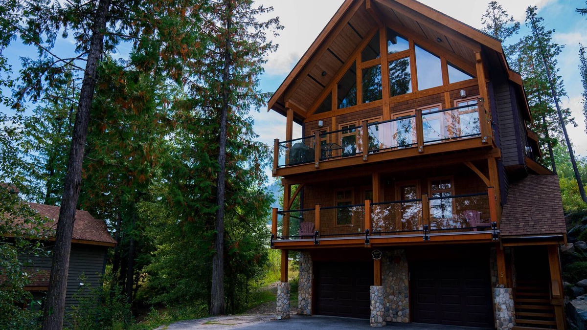 Rossland Resort | Ski In, Ski Out Awesomeness!