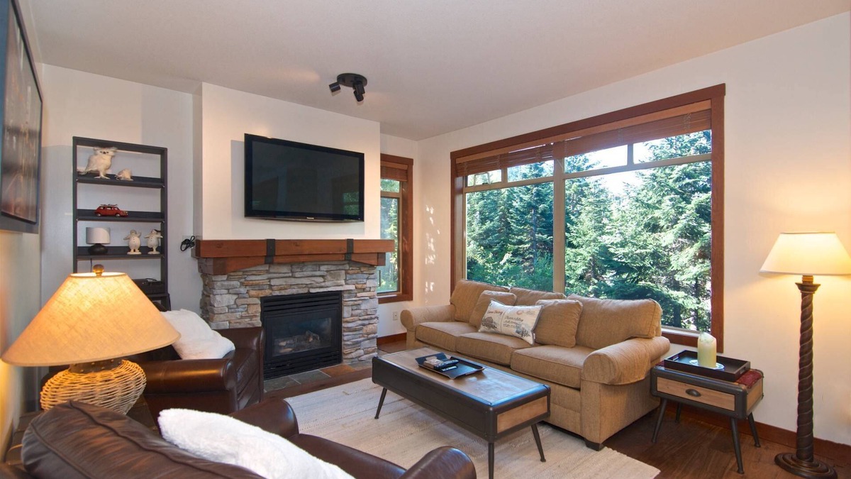 Nordic Estates House | SKI IN/SKI OUT Beautiful Family Townhome. Newly renovated, Free parking, one level unit,
