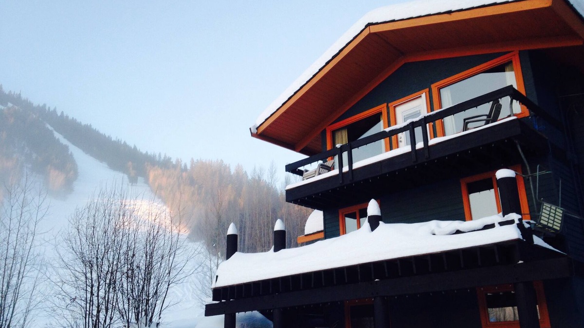 Sun Peaks Ski Chalet | Ski in/ski out cabin in Burfield Heights