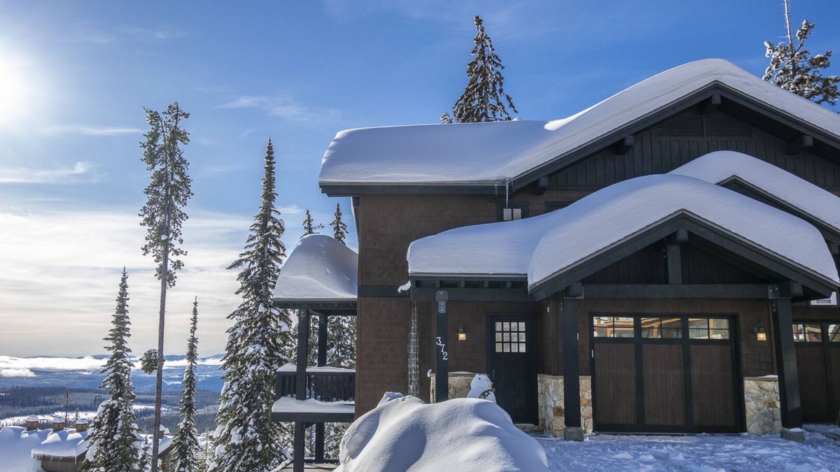 Big White Ski Resort House | Ski in/ski out. Close to village, incredible views!