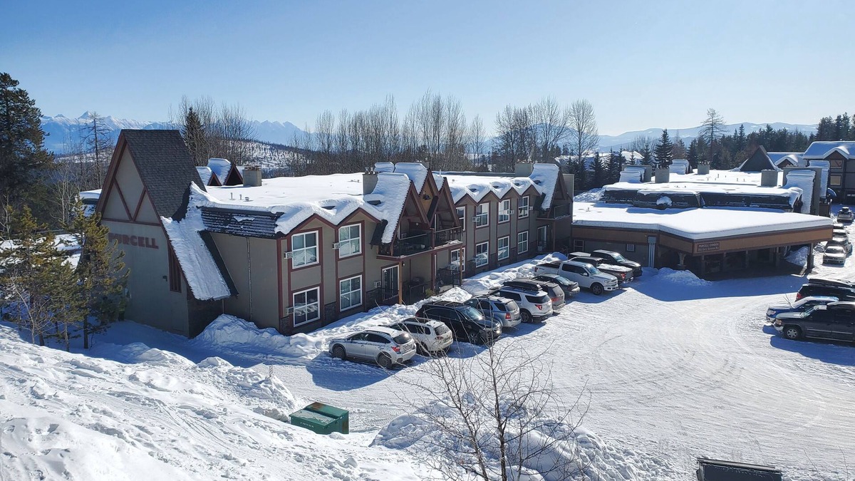 East Kootenay Condo | SKI-IN SKI-OUT CONDO IN KIMBERLEY, SLEEPS 7, 30 SECONDS TO TRICKLE CREEK GOLF!