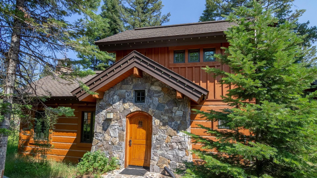 Tamarack Cottage | Ski In/Ski Out Cottage | Private Hot Tub