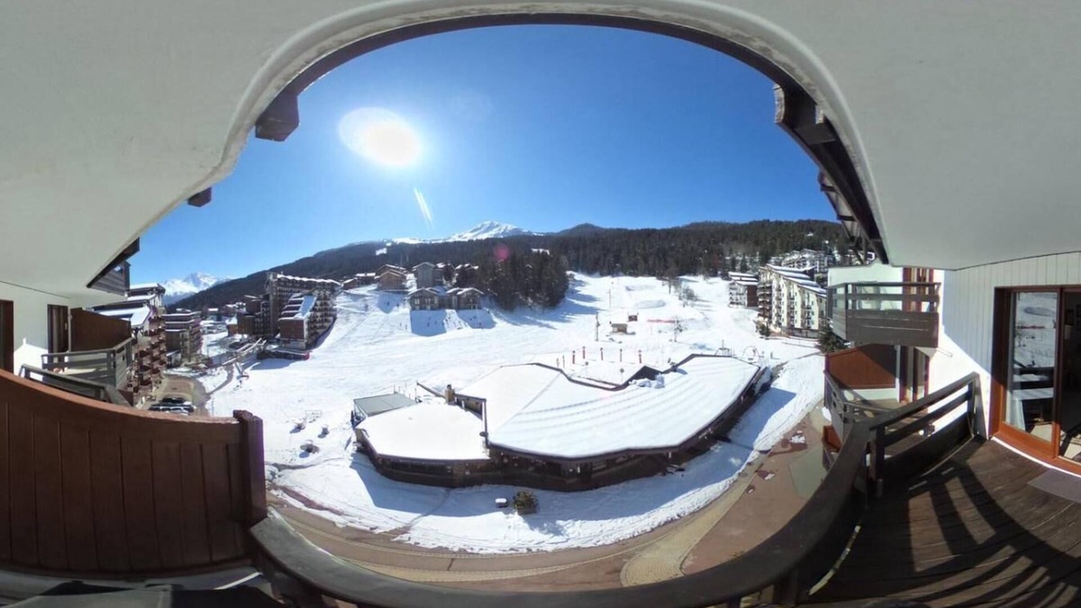La Perriere Apartment | Ski-in/ski-out & foot of the slopes, 5th floor, view ski slopes, tv, ski locker, 33m², La Tania