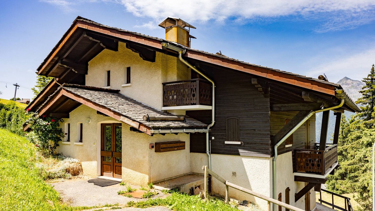 Crest-Voland Apartment | Ski in/ski Out Holiday Apartment