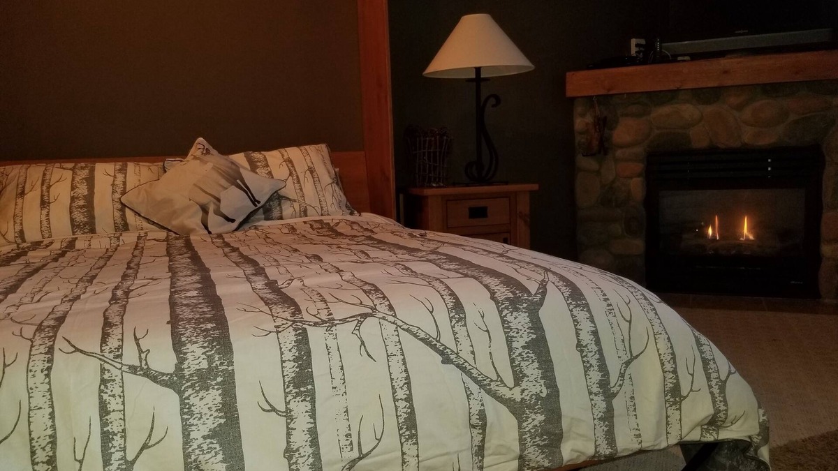 Silver Star Mountain Apartment | Ski In/Ski Out Modern Condo in Wildwood at Creekside