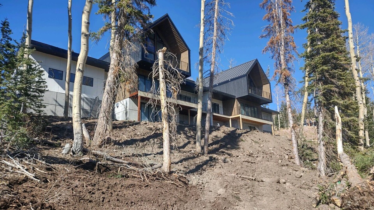 Beaver Cabin | Ski-in-Ski-out Modern Scandinavian Cabin built in 2022 with Jacuzzi