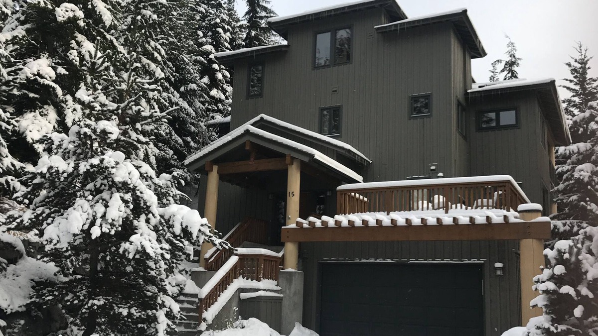 Nordic Estates House | Ski-in Ski-Out - Private Hot Tub - Views