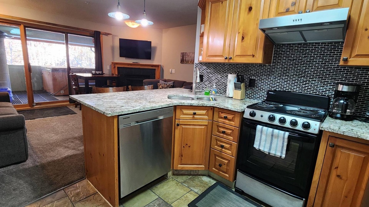 Sun Peaks Condo | Ski-in|Ski-out, Renovated 1 king bedroom, 2 bath, private hot tub in Snow Creek
