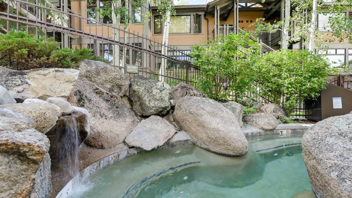 Snowmass Village Apartment | Ski-in/ski-out Studio in Aspen Snowmass Ski Resort