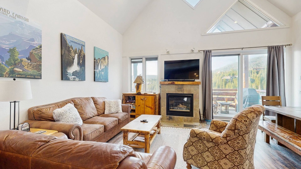 Saddle Ridge House | Ski-in/ski-out townhome with WiFi & W/D