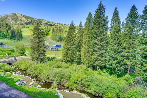 Salt Lake Mountain Resorts Apartment | Ski-InandSki-Out Solitude Condo with Rooftop Hot Tub!