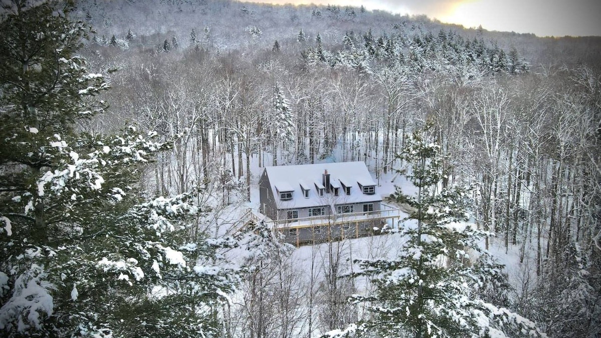 Pittsfield House | Ski/MTB (Sleeps 20) Home near Killington/Woodstock