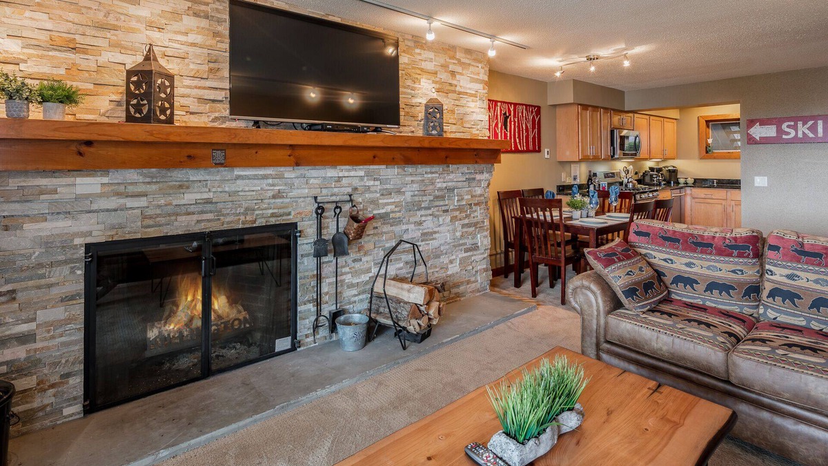 Central Vermont- Killington Condo | ⭐️Ski-On/Ski-Off COZY BEAUTIFUL MOUNTAIN CONDO 2-Bed/2-Bath with Fireplace