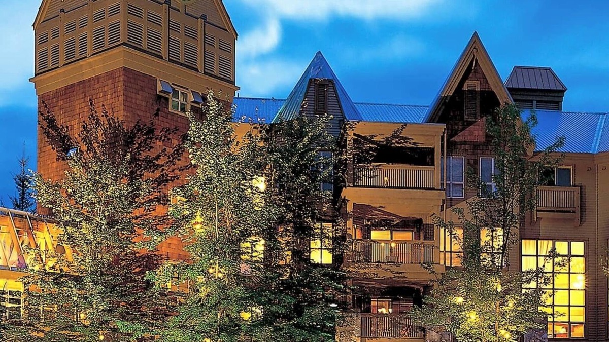 Blackcomb Resort | 🎿 Ski Paradise at Hilton Embarc Whistler Resort - 2 Bedroom - Sleeps 6