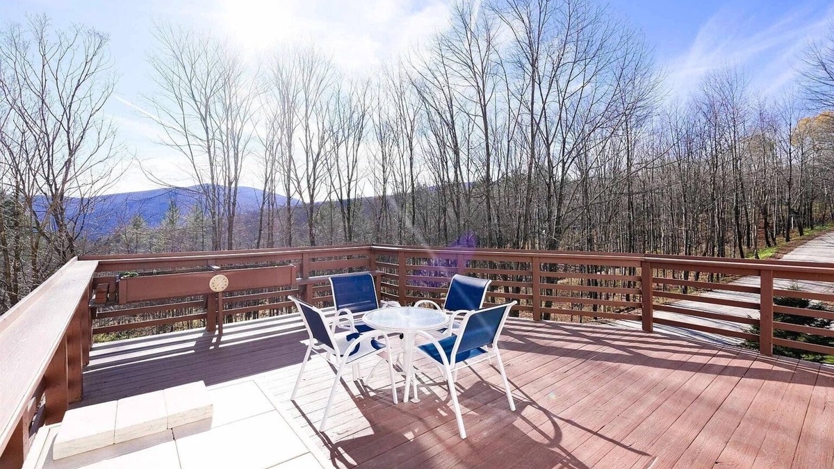 Plymouth House | Ski Retreat Townhome in Plymouth, VT