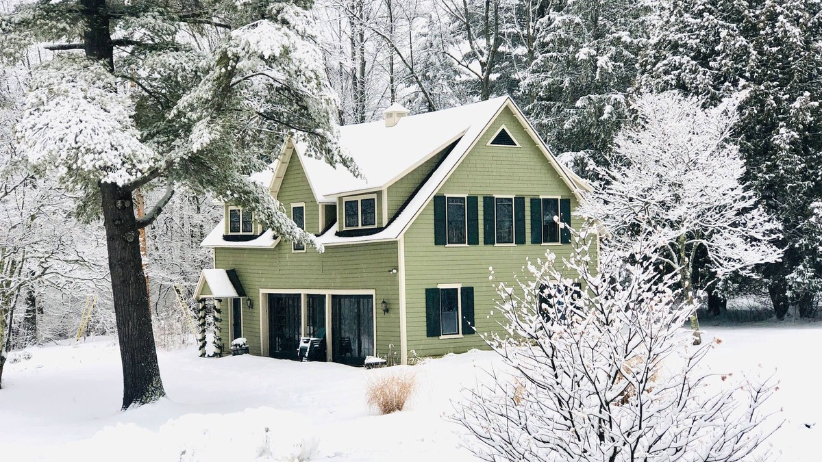 Manchester House | Ski season or yearly rental. Fireplce. Dogs welcome. Walk to Equinox Pond & BBA.