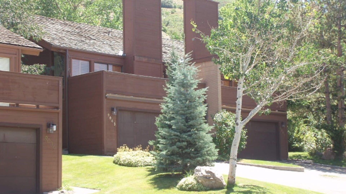 Cottonwood Heights House | Ski The Best - 4 BR 4 BA Townhouse near Snowbird, Alta, Brighton and Solitude