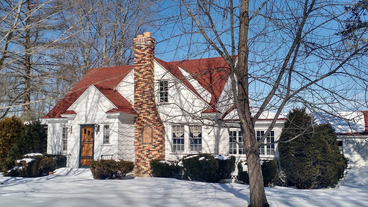Fryeburg House | Ski the White Mountains! Slopes within 20 min! 3 Bdrm, 2.5 Bath, Vintage Home.