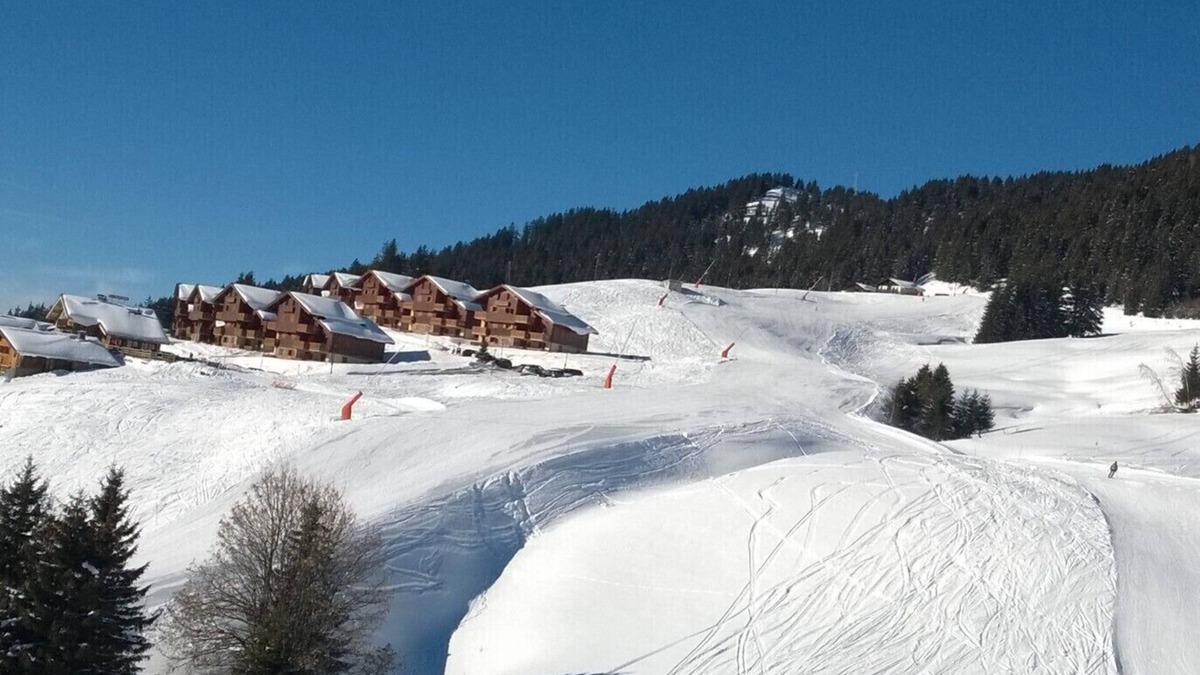Bisanne 1500 Apartment | Ski-to-door apartment rental 5 people with access to Domaine des Saisies