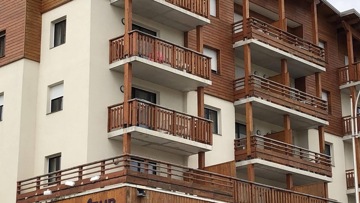 Valberg Apartment | Ski Valberg (1700m) 06, flat 2 rooms center, pisci intér. Heated Park closed