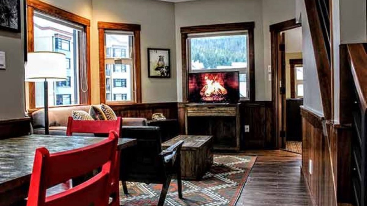 Whistler Village Resort | SKI WHISTLER JANUARY 2025!
