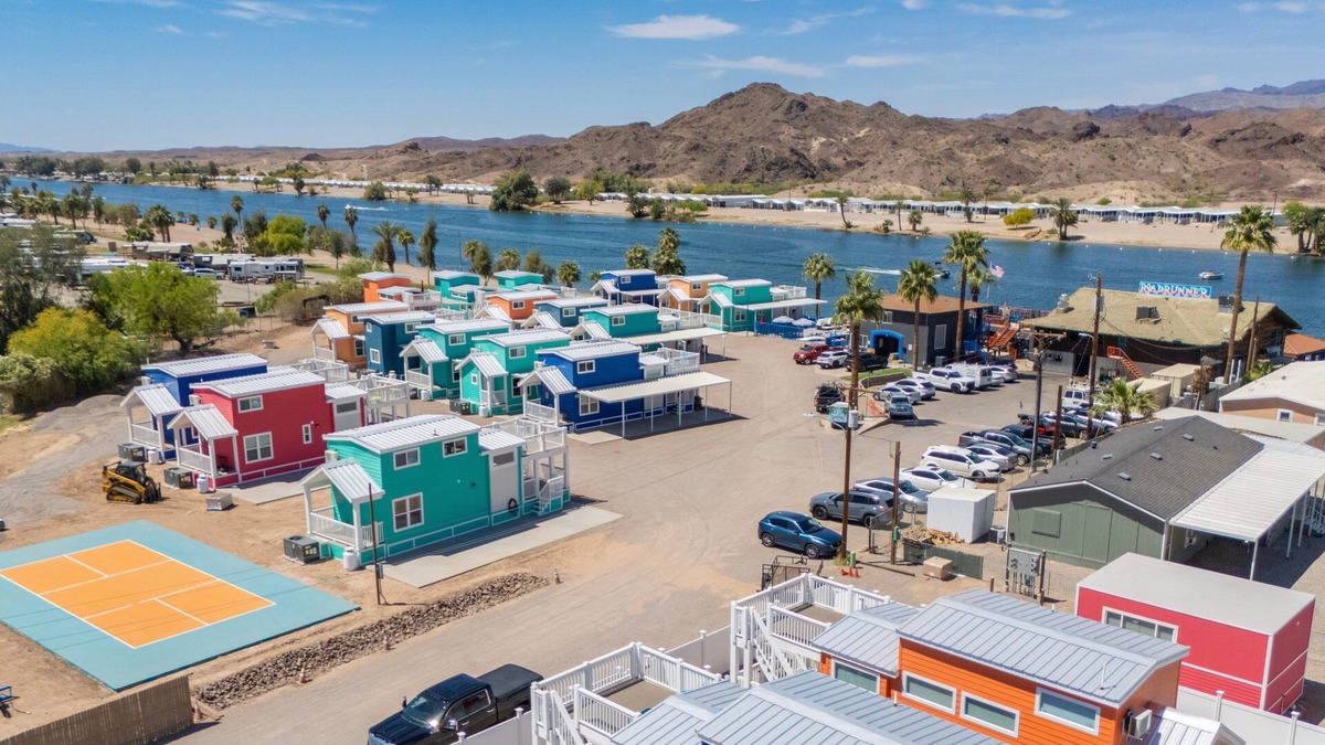 Parker Strip House | Skibatical, Private Hot Tub & Fenced Yard at Roadrunner Resort