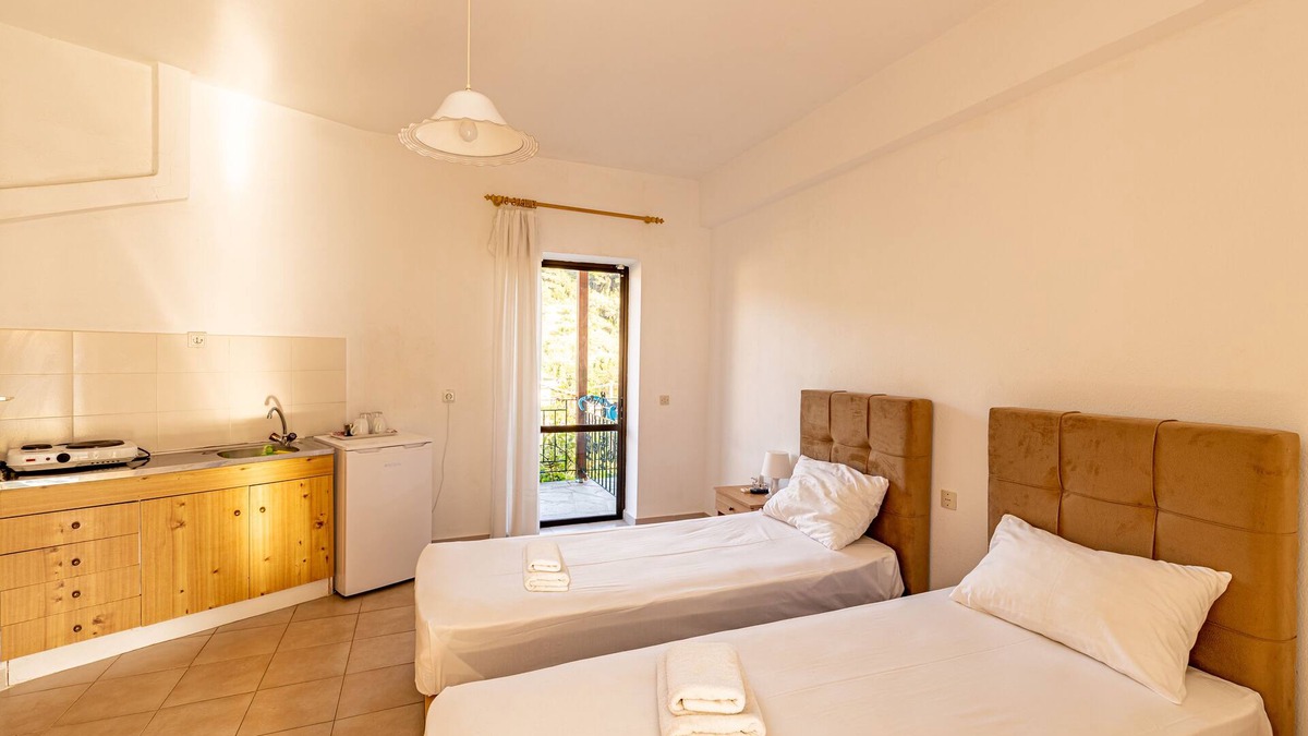 Nea Skioni Apartment | Skioni Studio: Double Room with Terrace