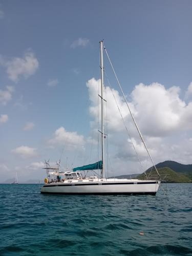 Sainte-Anne Boat Rental | Skipper Caspar