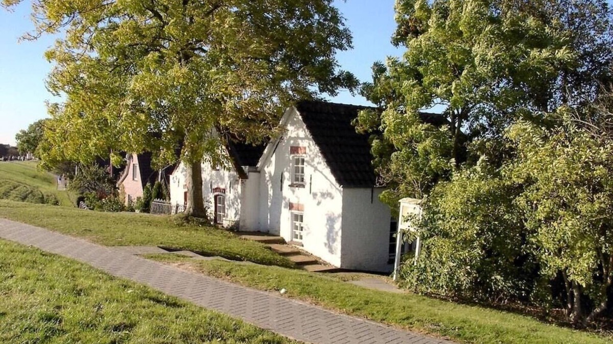 Greetsiel Boat Rental | Skipper Comfortable holiday residence