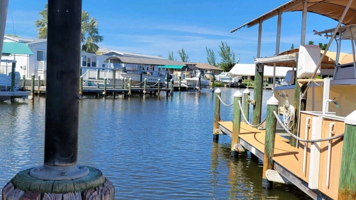 Saint James City House | Skipper Lane on Salt Water Canal, Easy Gulf access